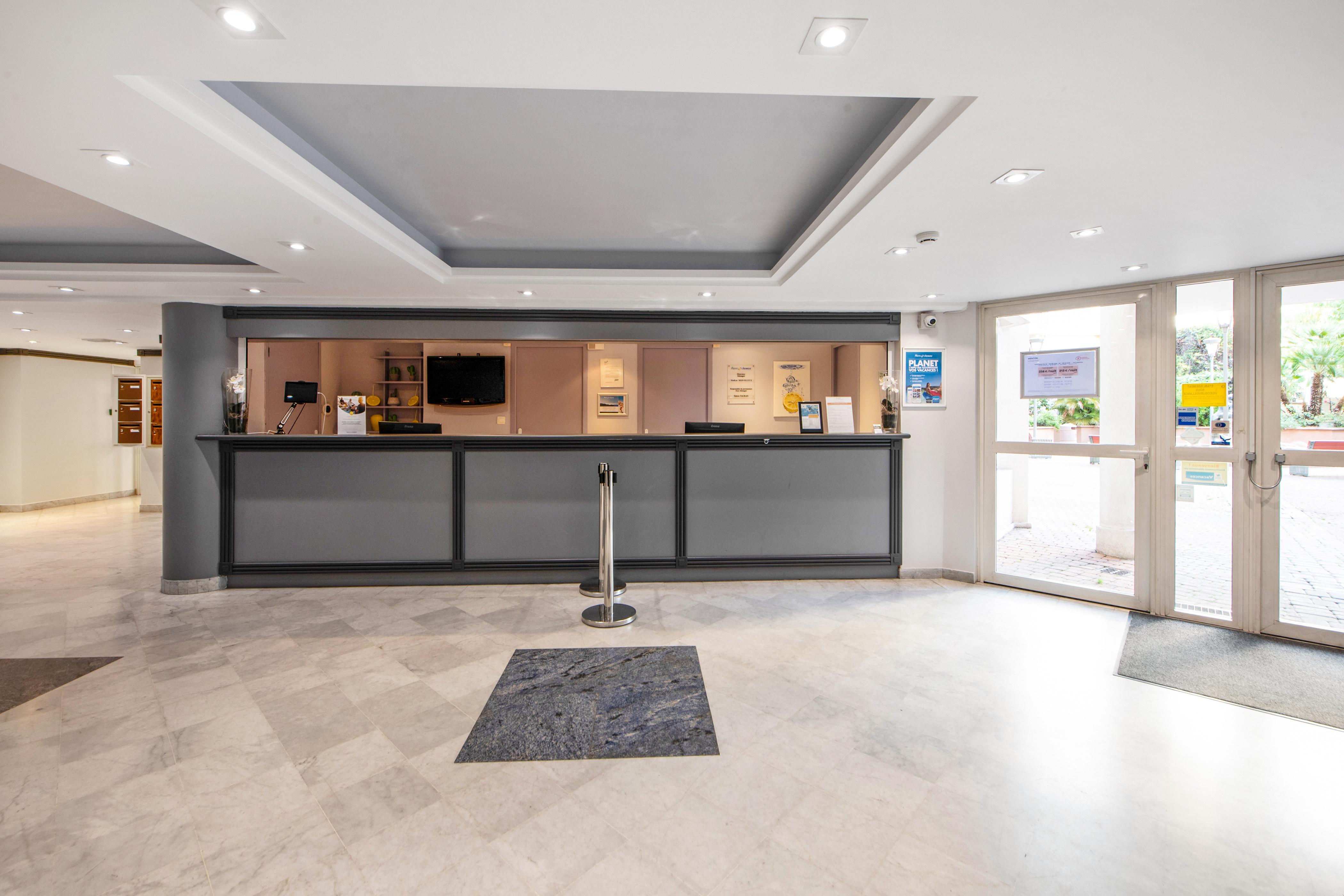 两岸公园皮埃尔假日公寓酒店 芒通 外观 照片
